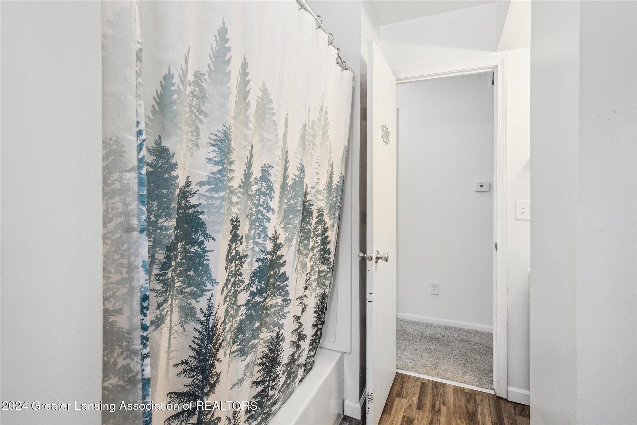 5117 Hughes Road Lansing, MI 48911 - Photo 21 of 38 Main Floor Bathroom