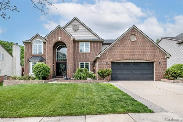 $585,000 | 2780 Ivy Hill Drive, Commerce Township, MI 48382