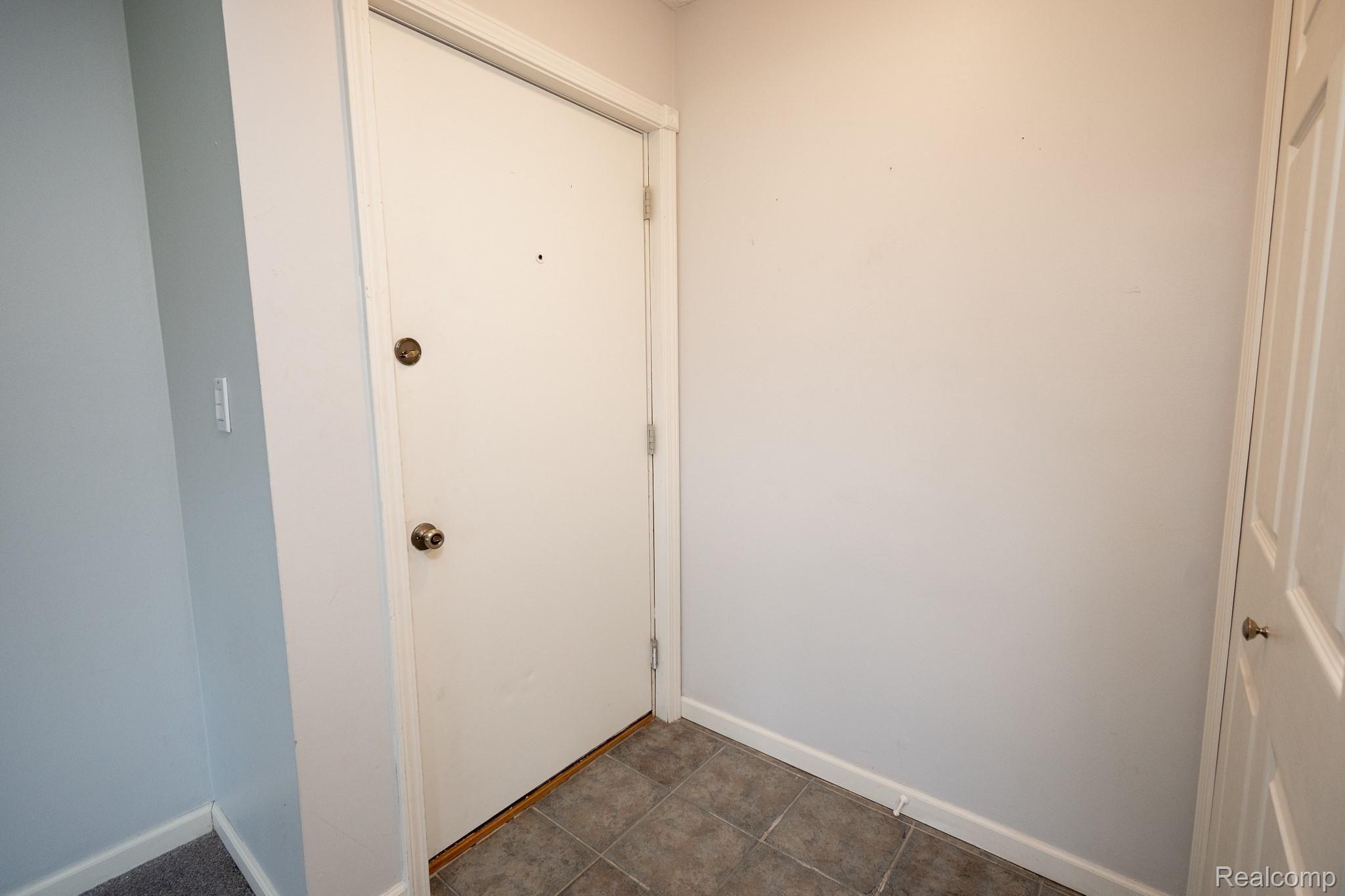 409 West Highland Road, Unit B1 Howell, MI 48843 - Photo 7 of 26 DSC_0629.jpg