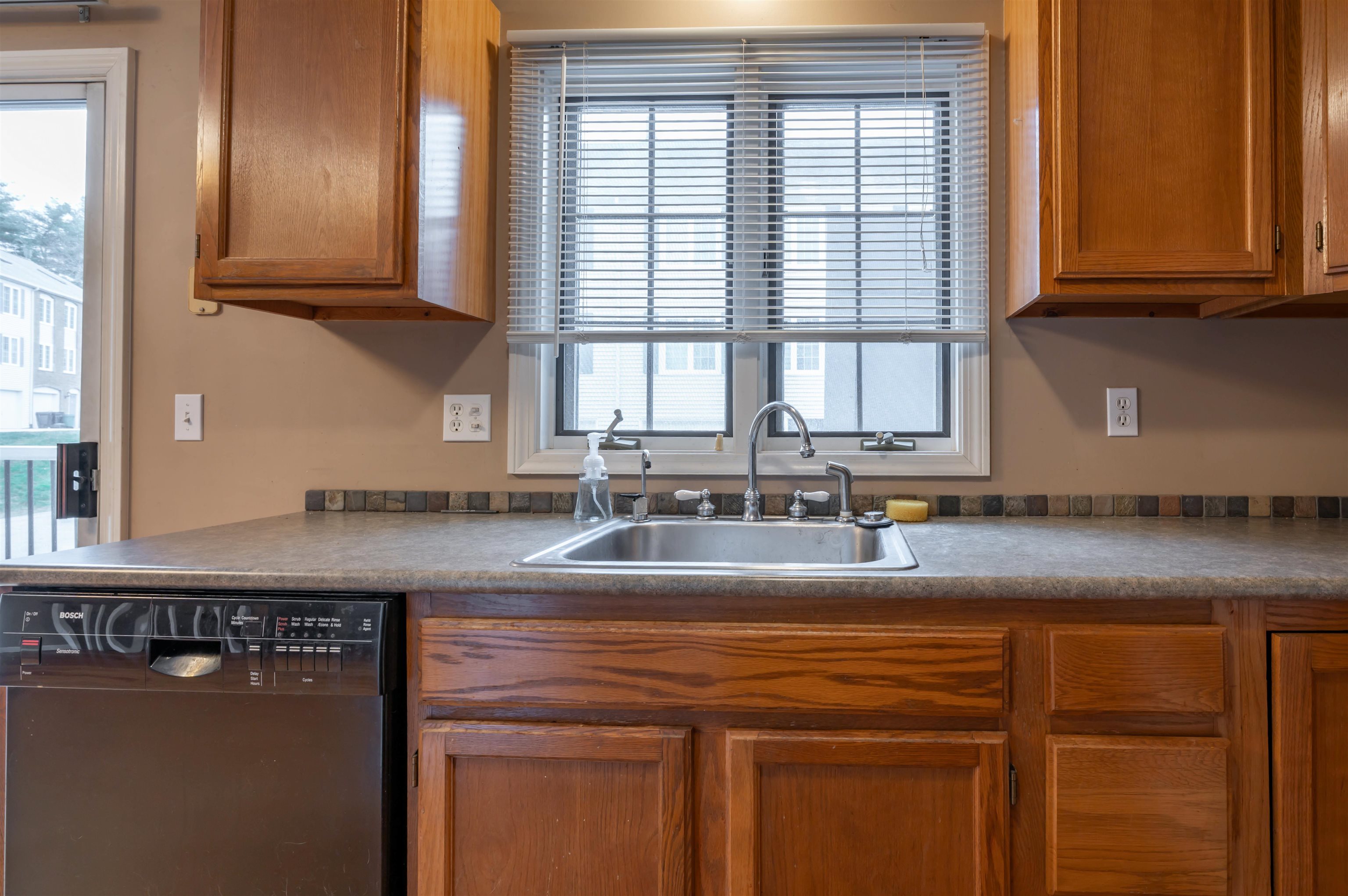 12 Perley Road, Unit 21 Derry, NH 03038 - Photo 9 of 37