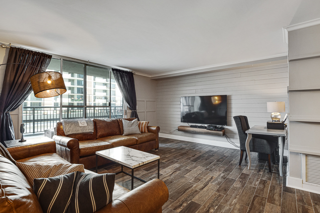 6007 North Sheridan Road, Unit 4H Chicago, IL 60660 - Photo 3 of 17