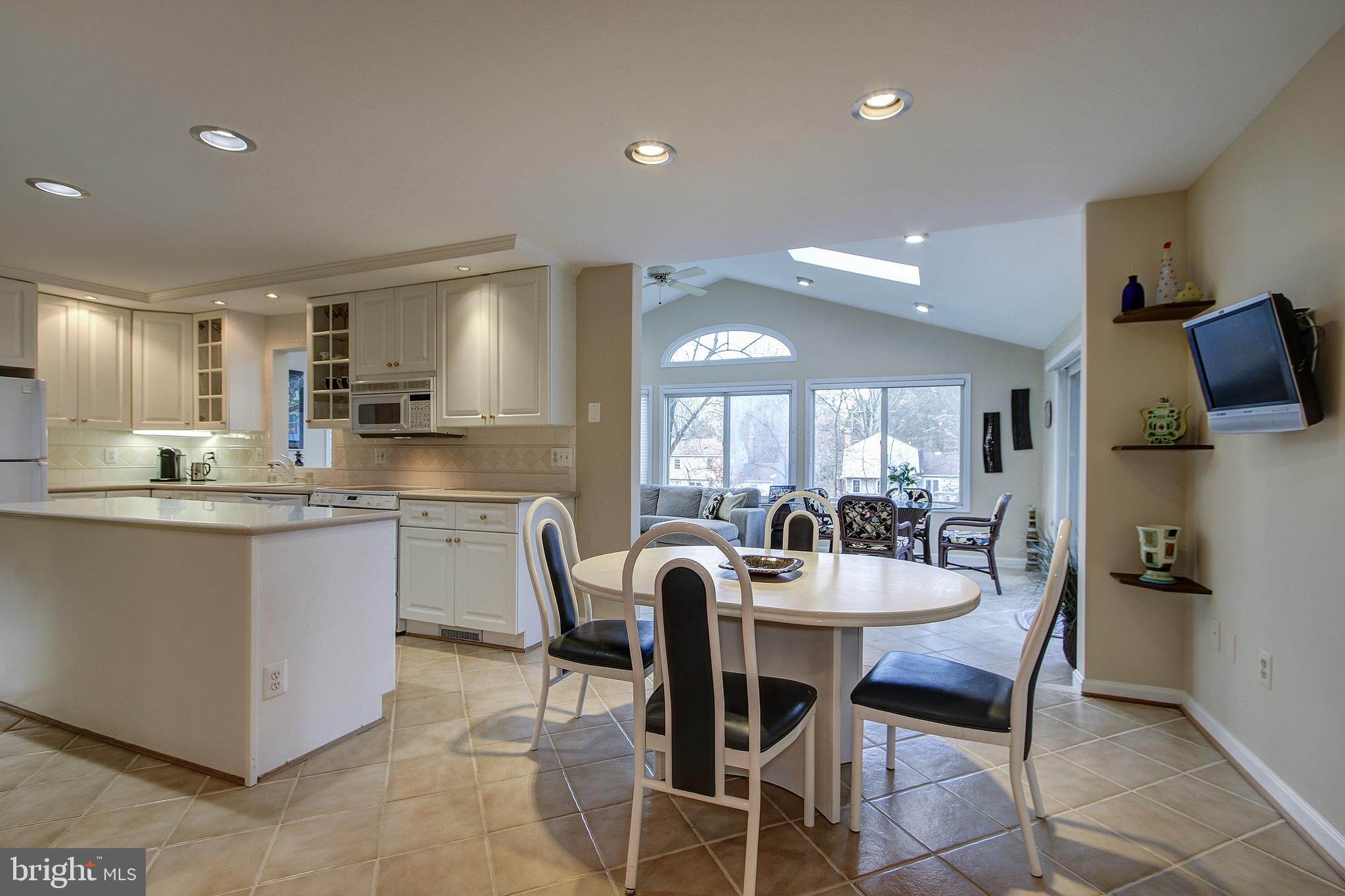 1527 Blue Meadow Road Potomac, MD 20854 - Photo 11 of 35 Eat-in Kitchen