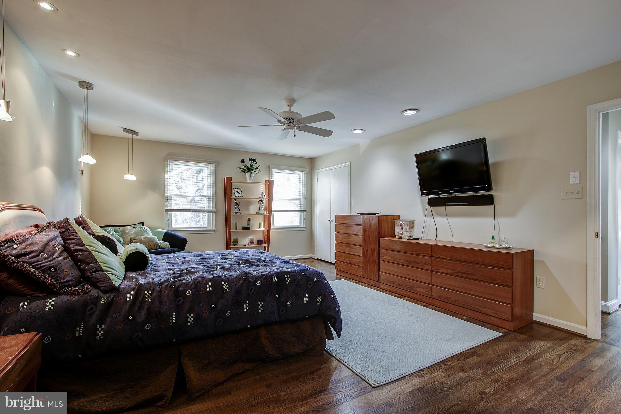 1527 Blue Meadow Road Potomac, MD 20854 - Photo 19 of 35 Owner's Suite