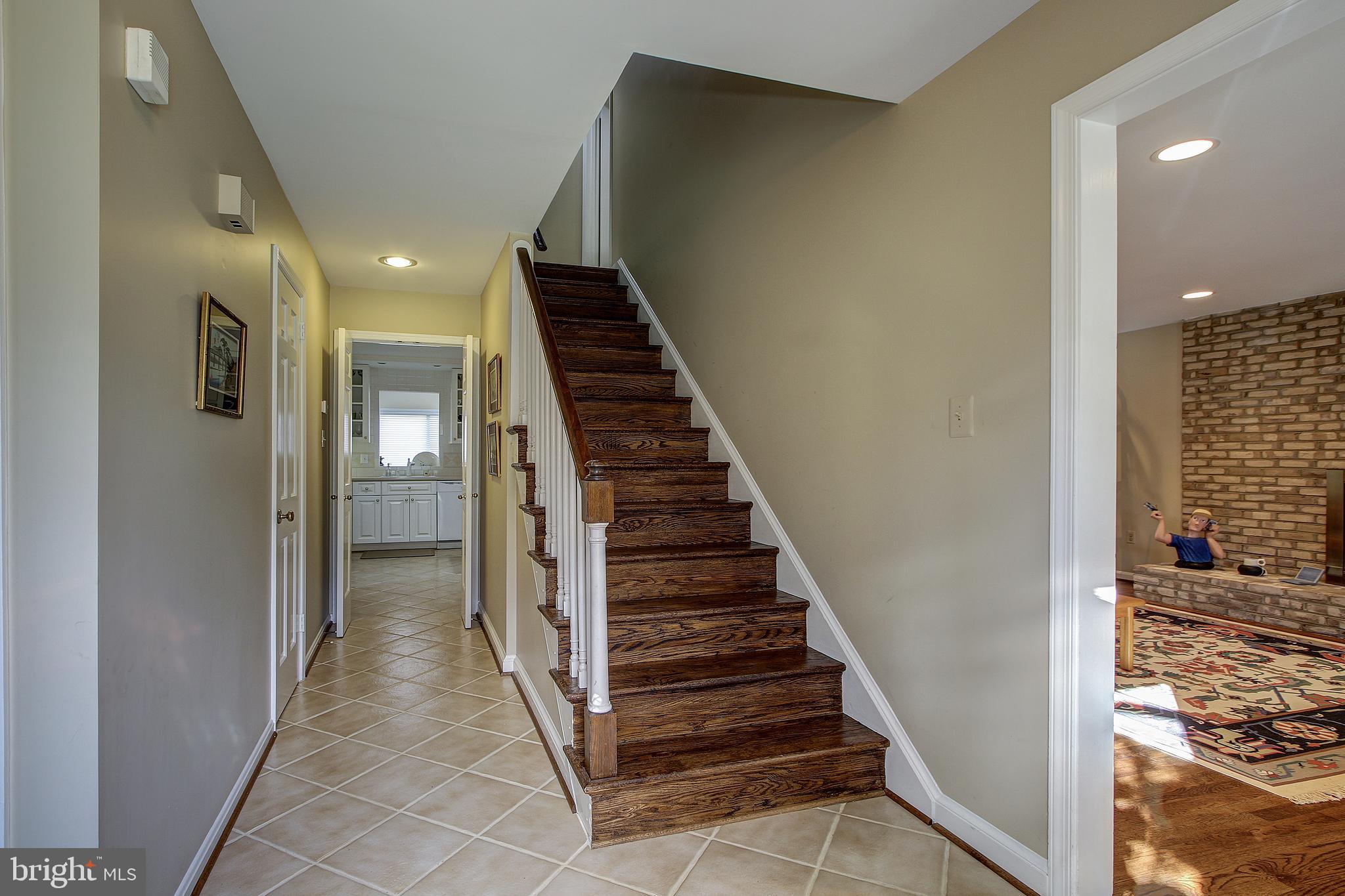 1527 Blue Meadow Road Potomac, MD 20854 - Photo 4 of 35 Entry