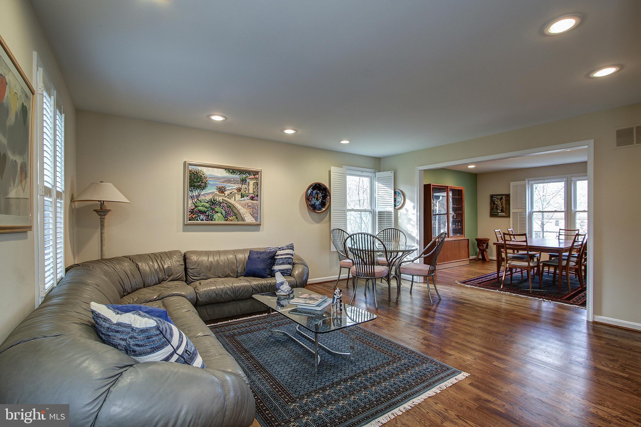 1527 Blue Meadow Road Potomac, MD 20854 - Photo 5 of 35 Living Room
