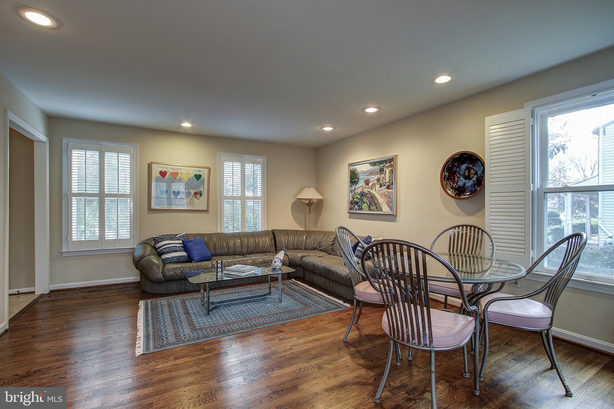 1527 Blue Meadow Road Potomac, MD 20854 - Photo 6 of 35 Living Room