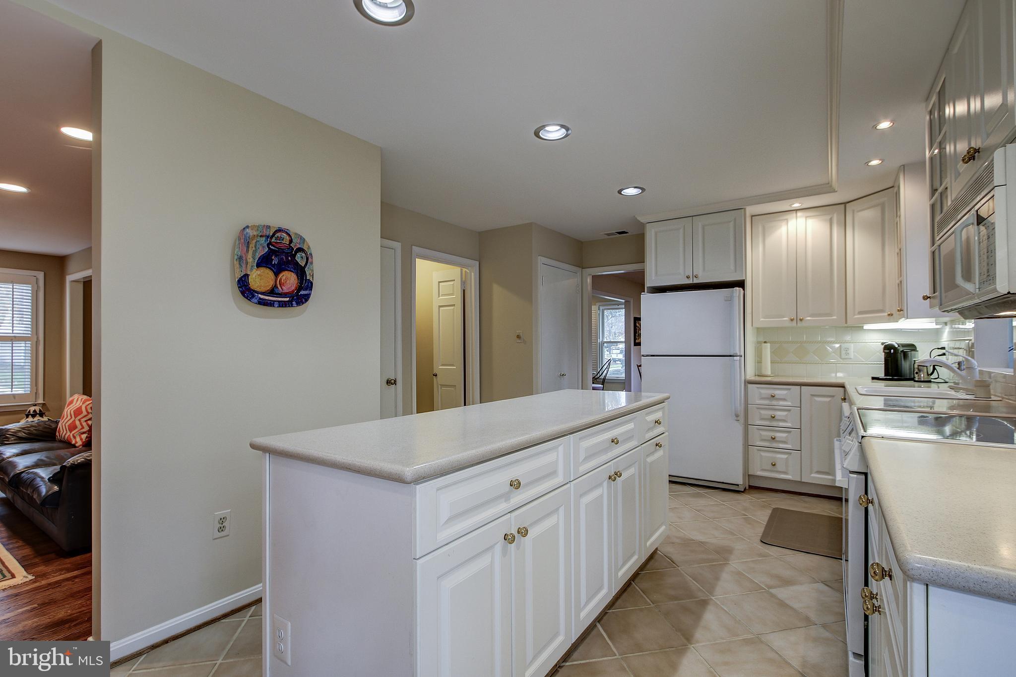 1527 Blue Meadow Road Potomac, MD 20854 - Photo 9 of 35 Kitchen