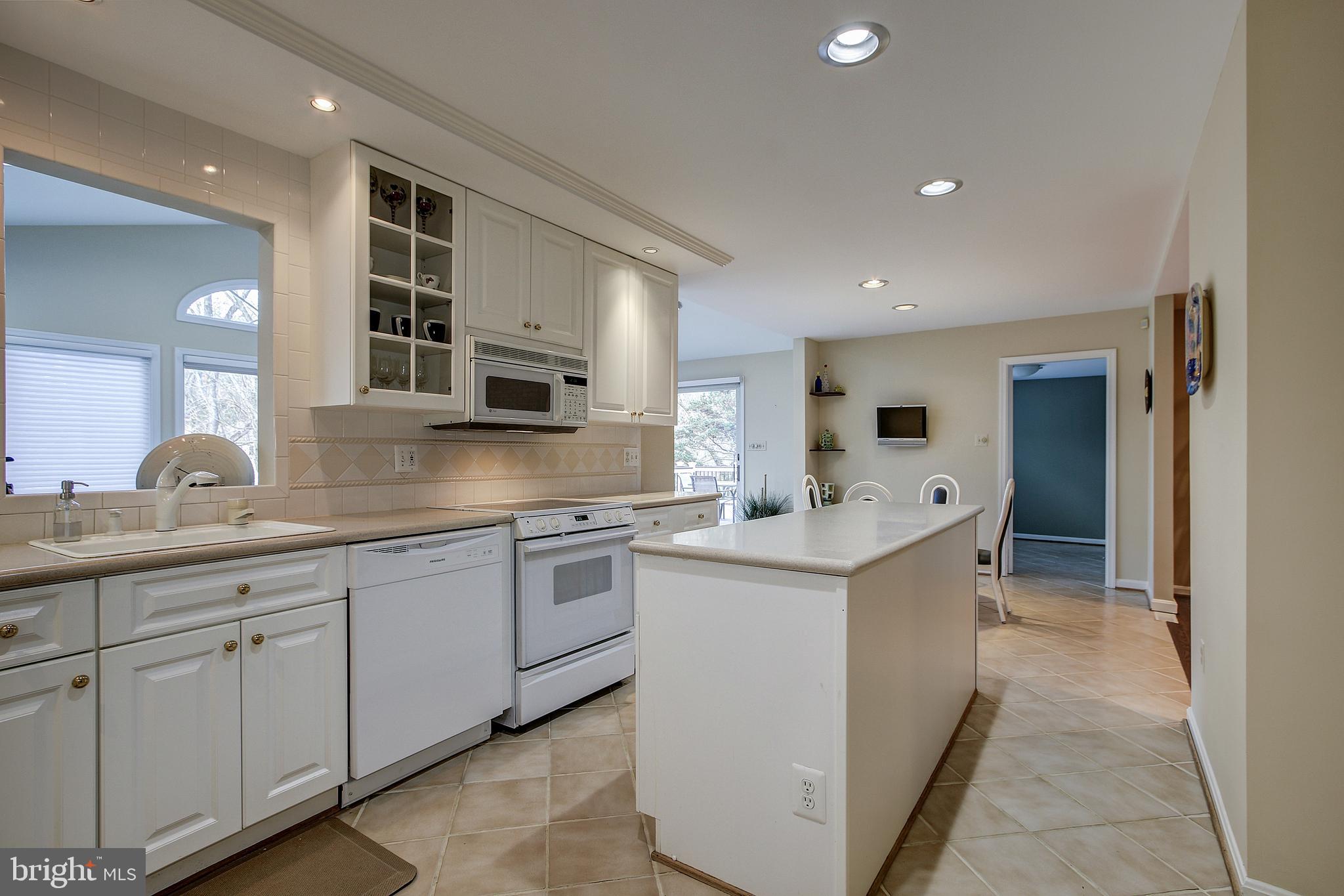 1527 Blue Meadow Road Potomac, MD 20854 - Photo 10 of 35 Kitchen