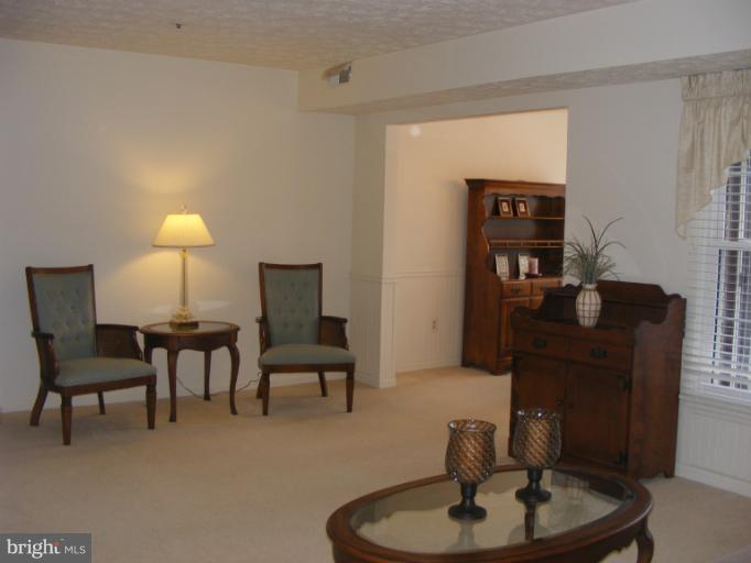 809 Deering Road, Unit 7E Pasadena, MD 21122 - Photo 9 of 16 Living Room