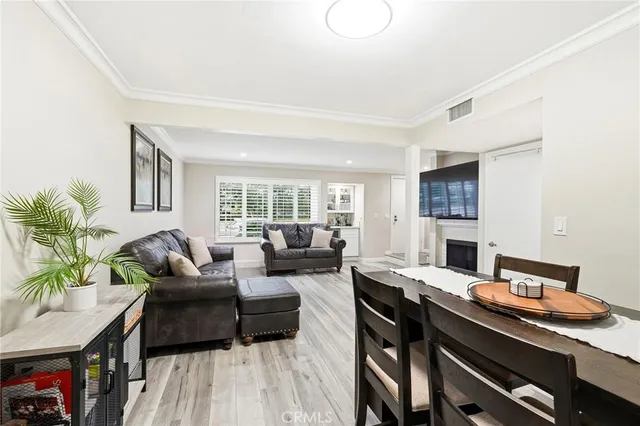 $667,000 | 10220 Zelzah Avenue, Unit 4, Northridge, CA 91325