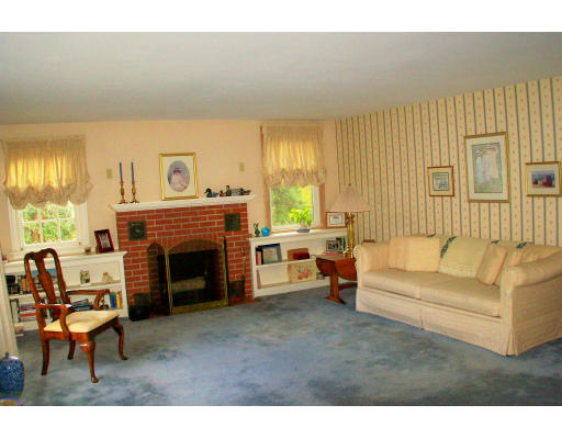 89 Acton Road Chelmsford, MA 01824 - Photo 2 of 19 Gallery Image 2
