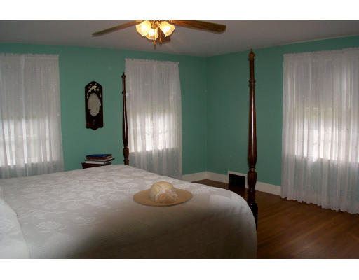89 Acton Road Chelmsford, MA 01824 - Photo 5 of 19 Gallery Image 5