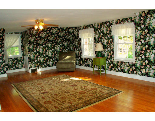 89 Acton Road Chelmsford, MA 01824 - Photo 6 of 19 Gallery Image 6
