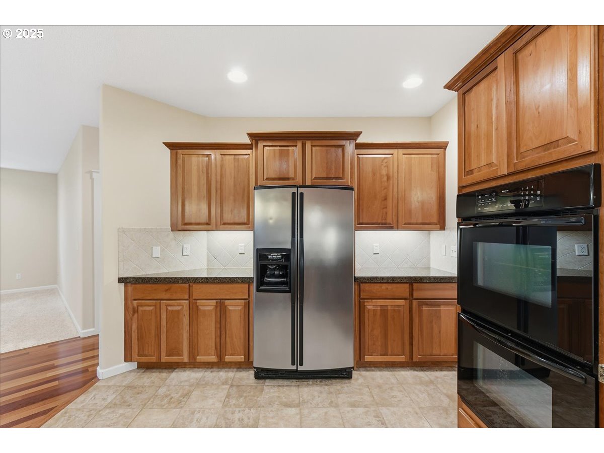 305 Northwest 152nd Street Vancouver, WA 98685 - Photo 16 of 47 Kitchen