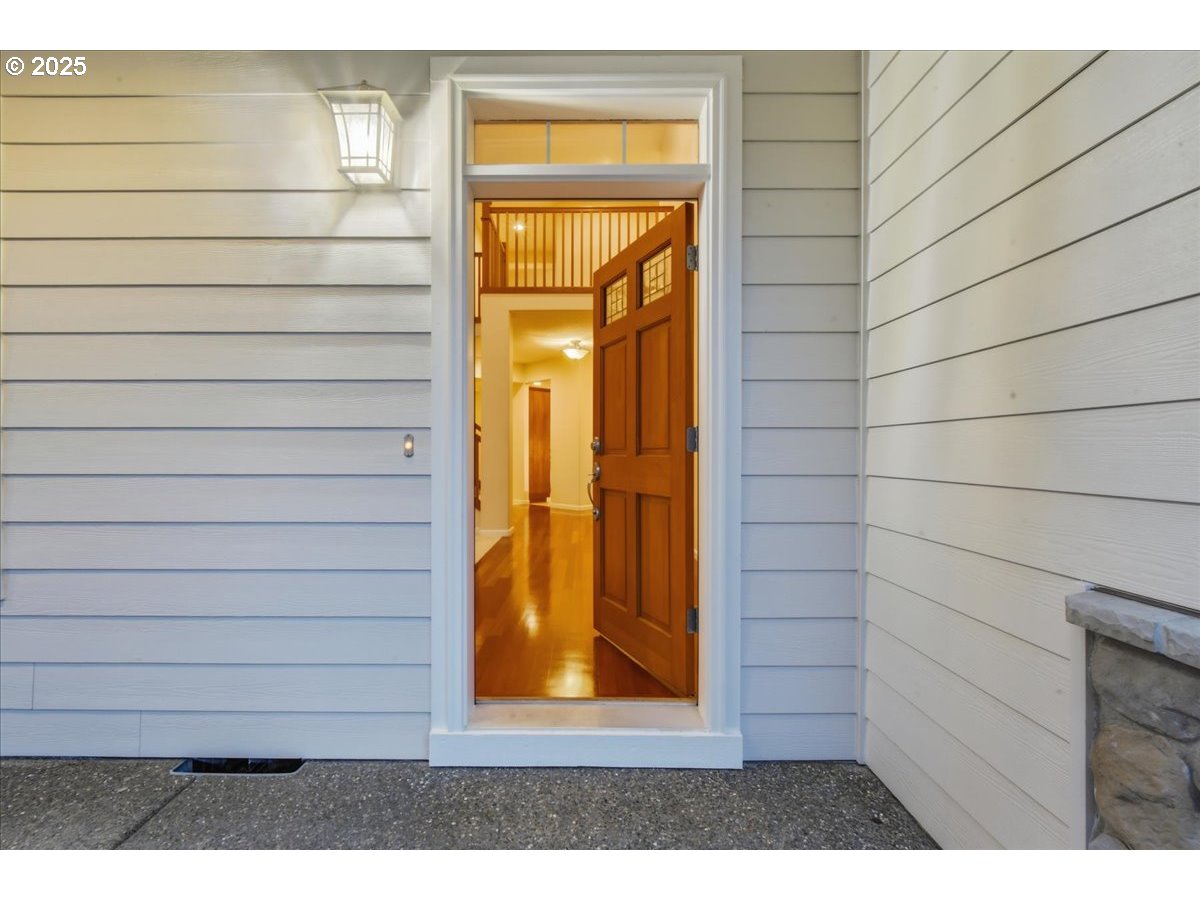 305 Northwest 152nd Street Vancouver, WA 98685 - Photo 3 of 47 Entrance/Foyer