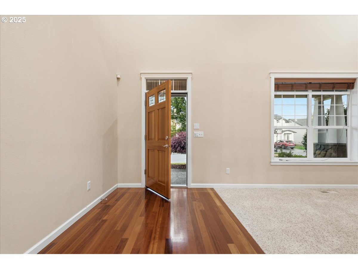 305 Northwest 152nd Street Vancouver, WA 98685 - Photo 4 of 47 Entrance/Foyer