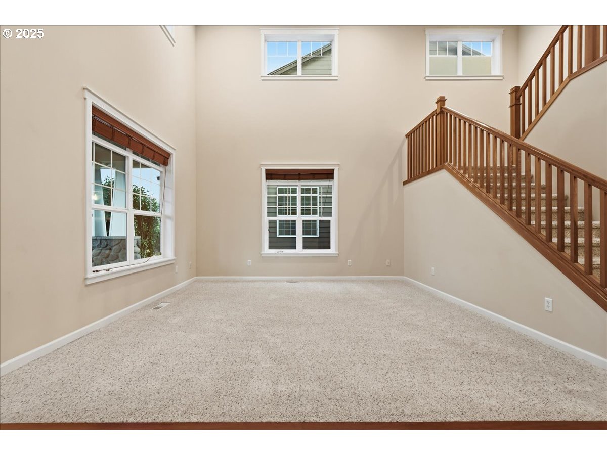 305 Northwest 152nd Street Vancouver, WA 98685 - Photo 6 of 47 Living Room