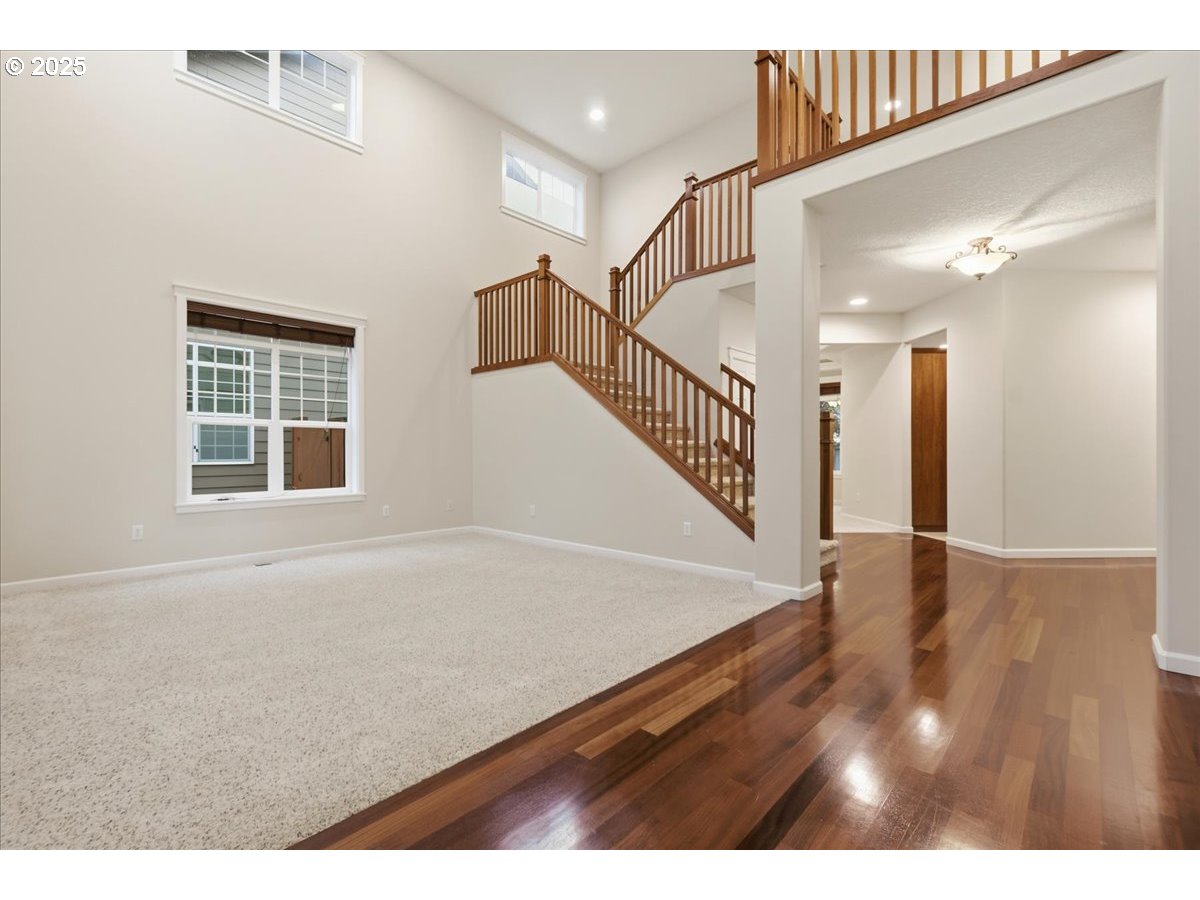 305 Northwest 152nd Street Vancouver, WA 98685 - Photo 8 of 47 Living Room