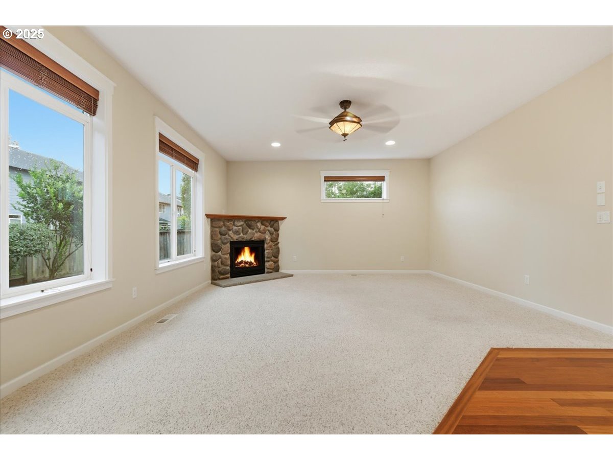 305 Northwest 152nd Street Vancouver, WA 98685 - Photo 10 of 47 Family Room