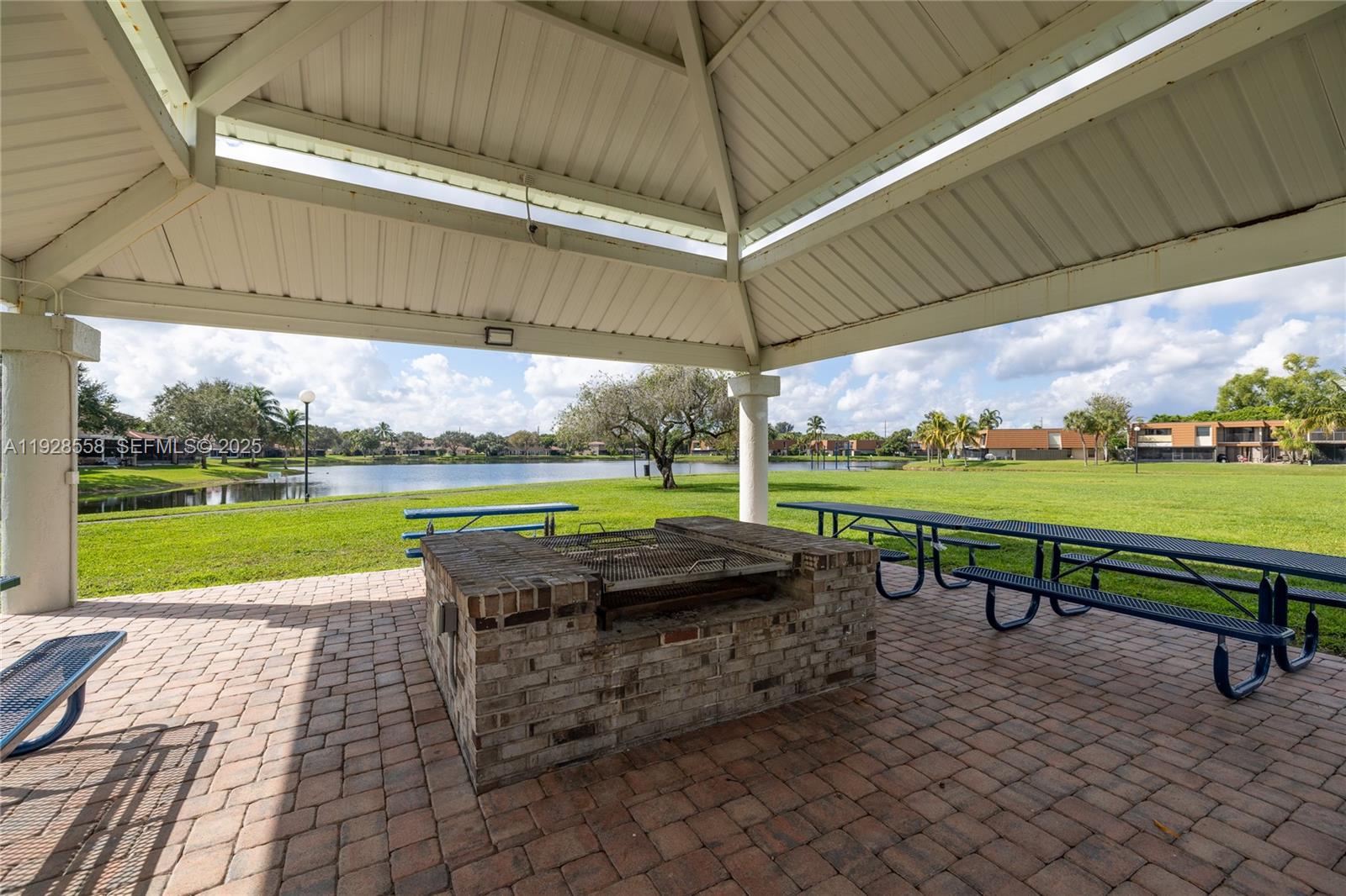 11006 North Harmony Lake Circle Davie, FL 33324 - Photo 17 of 46 a view of a park with wooden bench and table
