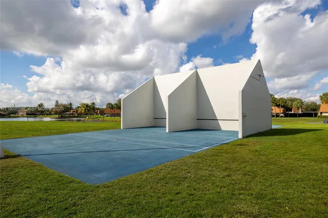 a view of a tennis court
