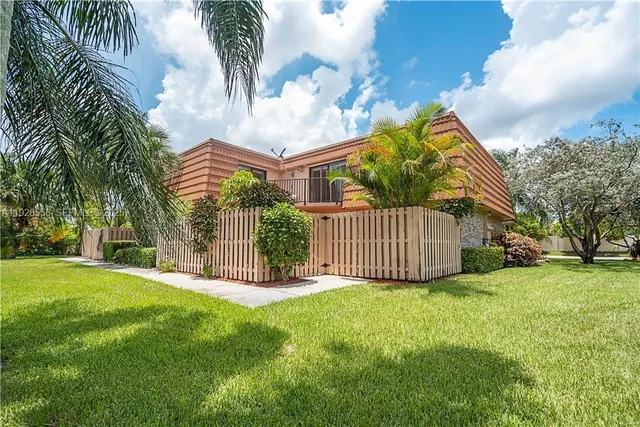 $495,000 | 11006 North Harmony Lake Circle, Davie, FL 33324