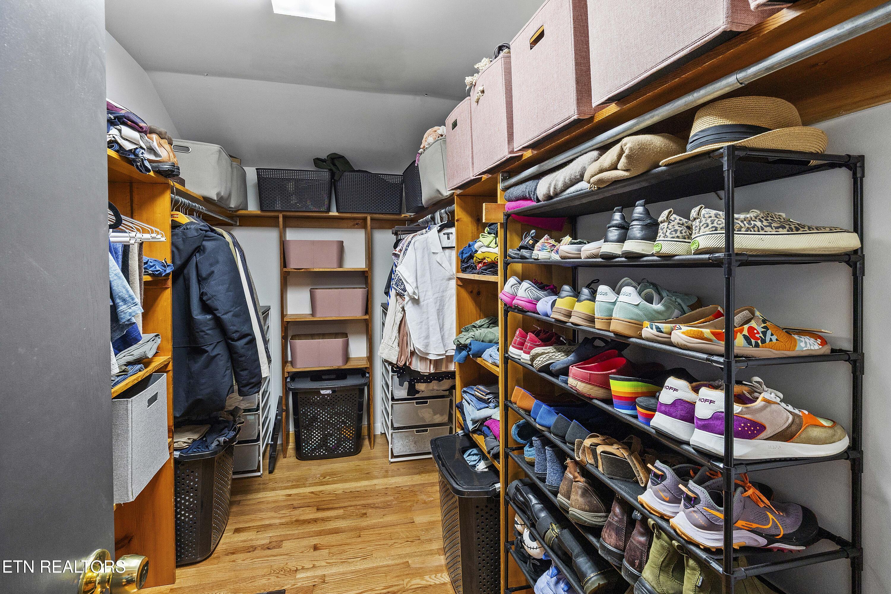 2611 Shore Line Road Knoxville, TN 37932 - Photo 19 of 47 Primary Closet