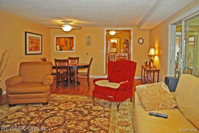 28253 Westerleigh Road Farmington, MI 48334 - Photo 17 of 24 Family Room