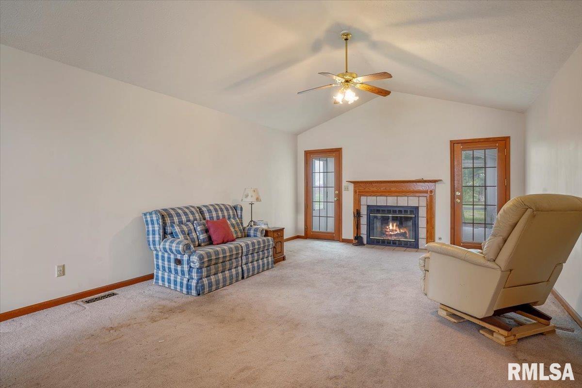114 West Sherry Drive Springfield, IL 62703 - Photo 4 of 19
