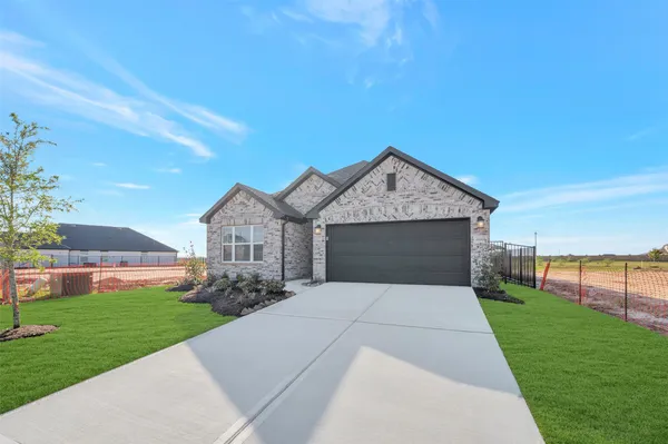 a front view of house with yard