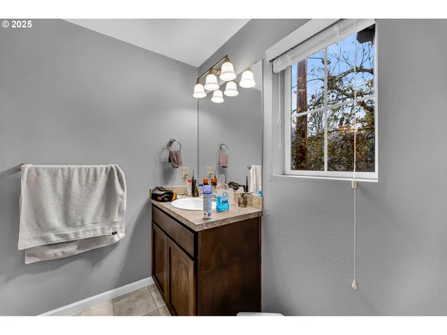 $399,900 | 308 Northeast Newhouse Road, Vancouver, WA 98663