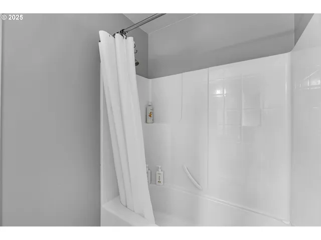 $399,900 | 308 Northeast Newhouse Road, Vancouver, WA 98663