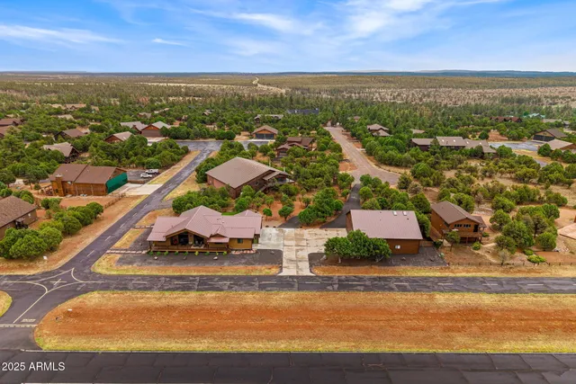 $1,395,000 | 2344 Hellcat Circle, Overgaard, AZ 85933
