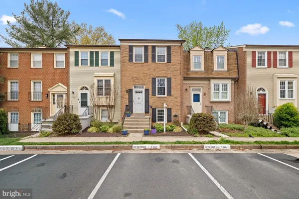 $3,400 | 8640 Dellway Lane, Vienna, VA 22180