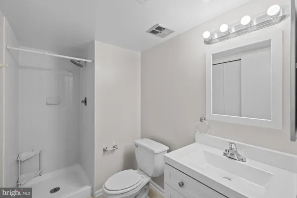 $3,400 | 8640 Dellway Lane, Vienna, VA 22180