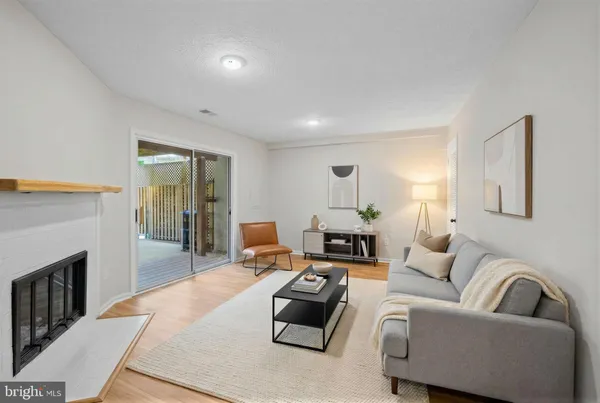 $3,400 | 8640 Dellway Lane, Vienna, VA 22180