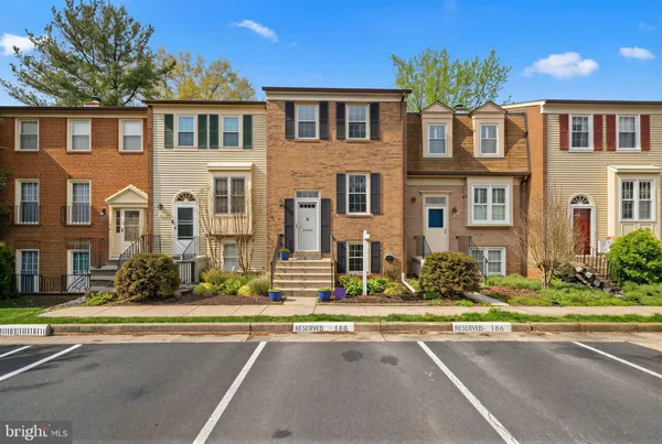 $3,400 | 8640 Dellway Lane, Vienna, VA 22180