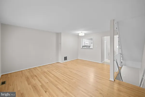 $3,400 | 8640 Dellway Lane, Vienna, VA 22180