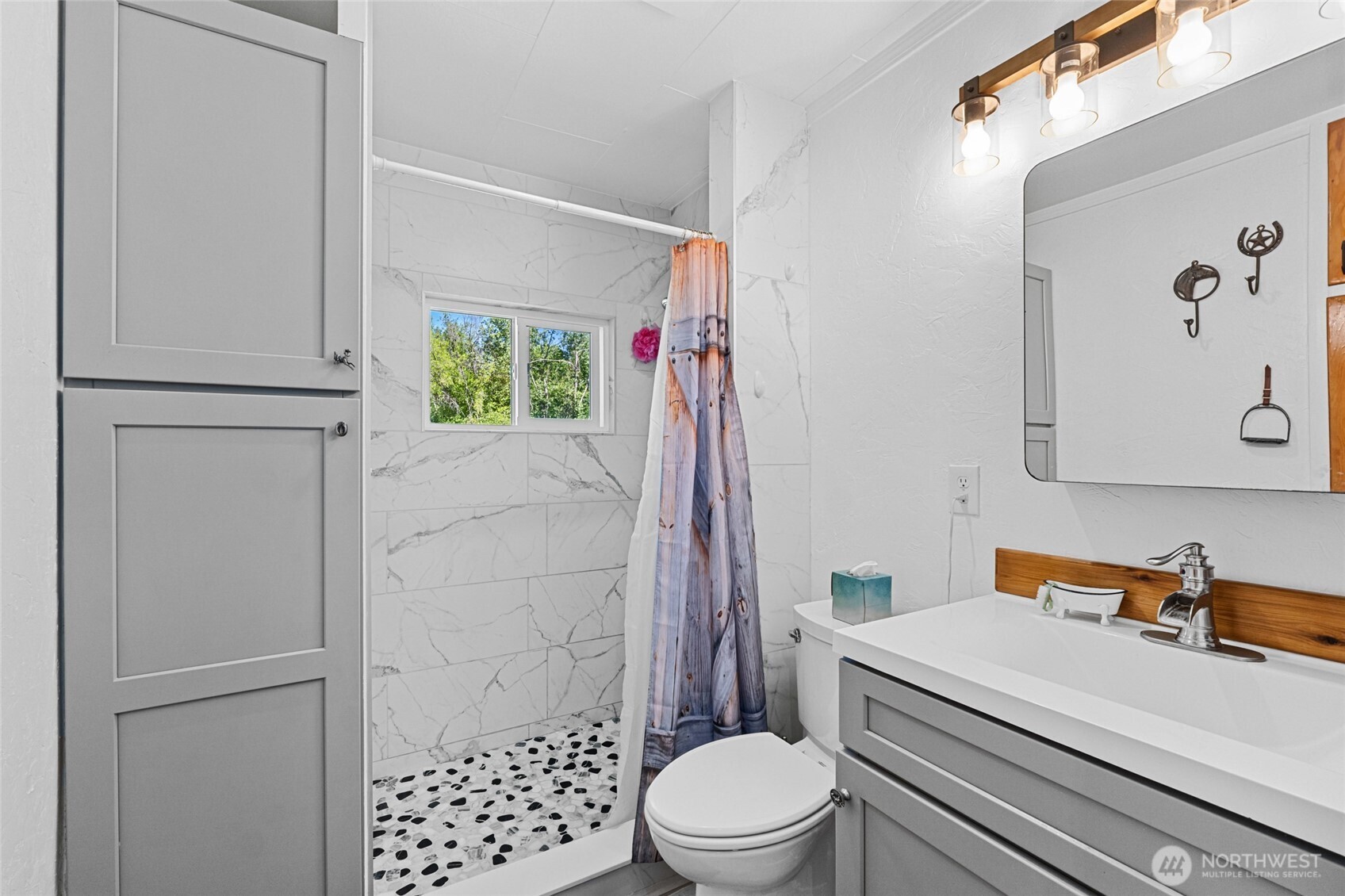 5793 Fruitland Valley Road Fruitland, WA 99129 - Photo 10 of 34 a bathroom with a sink a toilet and shower