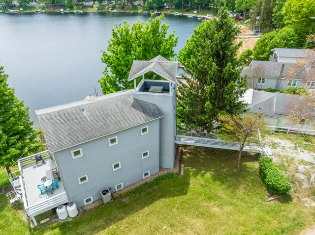 $590,000 | 15657 Lakeview Drive, Buchanan, MI 49107