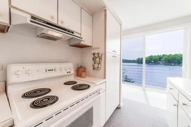 $590,000 | 15657 Lakeview Drive, Buchanan, MI 49107