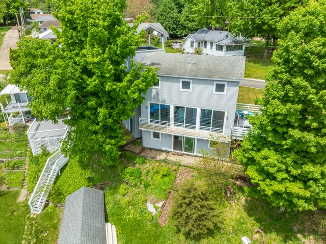 $590,000 | 15657 Lakeview Drive, Buchanan, MI 49107