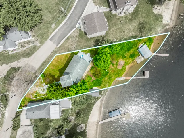 $590,000 | 15657 Lakeview Drive, Buchanan, MI 49107