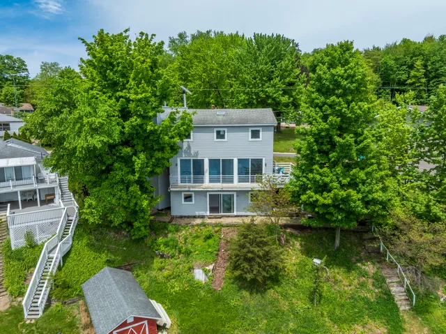 $590,000 | 15657 Lakeview Drive, Buchanan, MI 49107