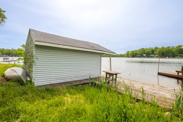 $590,000 | 15657 Lakeview Drive, Buchanan, MI 49107