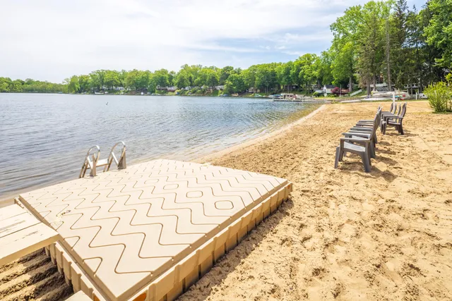 $590,000 | 15657 Lakeview Drive, Buchanan, MI 49107