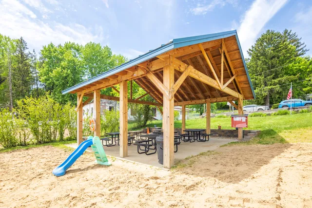 $590,000 | 15657 Lakeview Drive, Buchanan, MI 49107