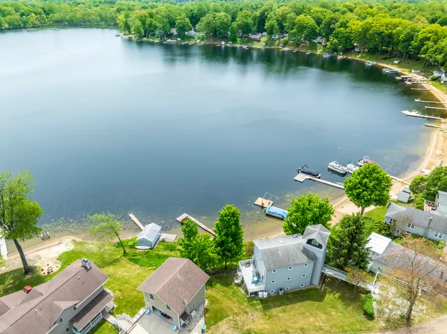 $590,000 | 15657 Lakeview Drive, Buchanan, MI 49107