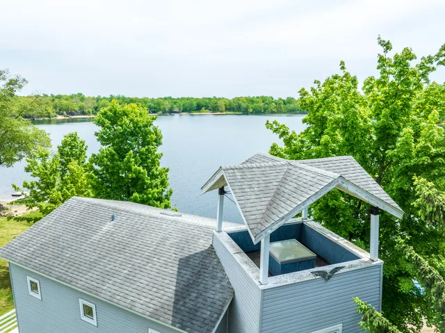 $590,000 | 15657 Lakeview Drive, Buchanan, MI 49107