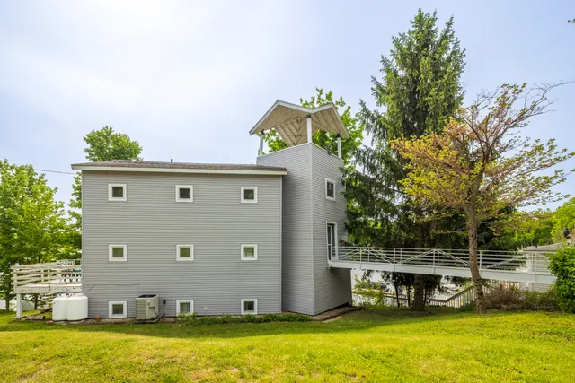 $590,000 | 15657 Lakeview Drive, Buchanan, MI 49107